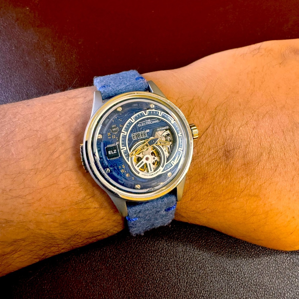 The Electricianz Hybrid E-Blue 43 mm watch
